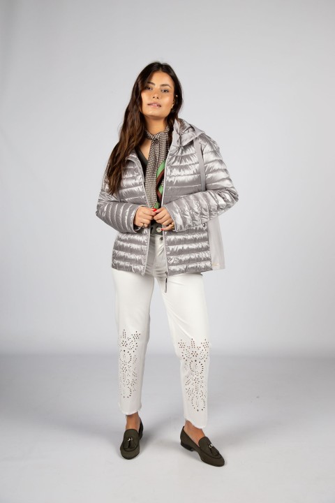 Blusa de mangas compridas e decote em v