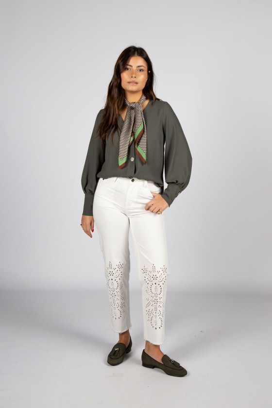 Blusa de manga larga y escote en pico 