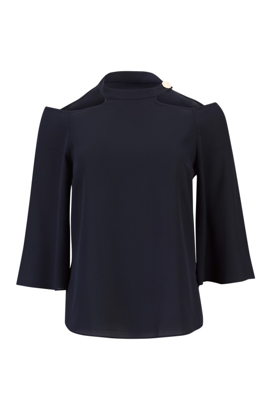 Blouse with open shoulders