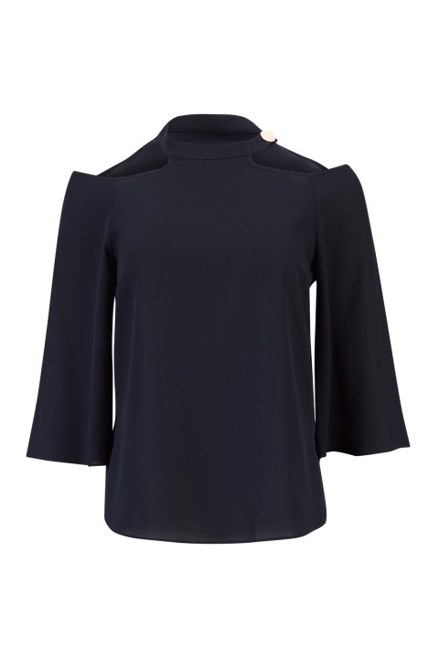 Blouse with open shoulders