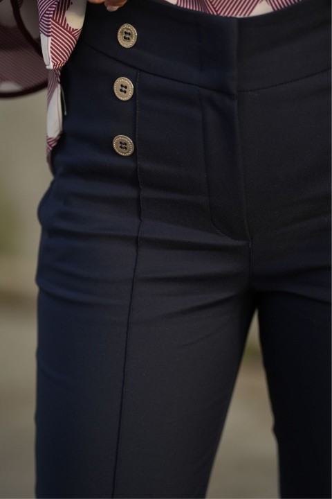 Pantaln pitillo con botones