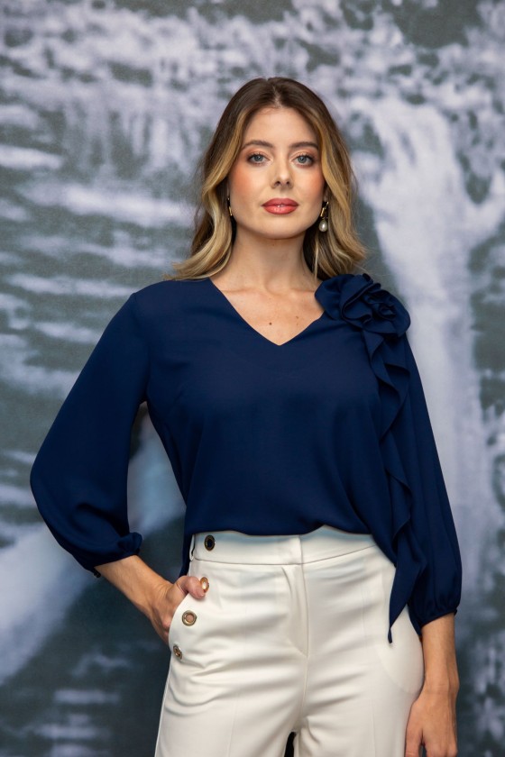 Tnica con flor tridimensional 