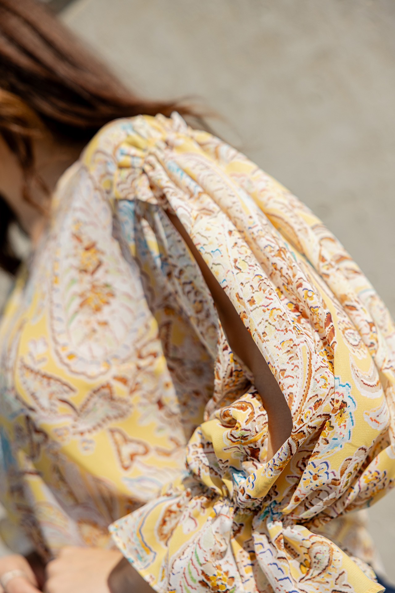 Blouse with balloon sleeves