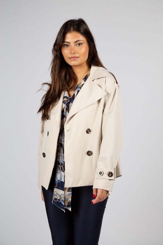 Short trenchcoat