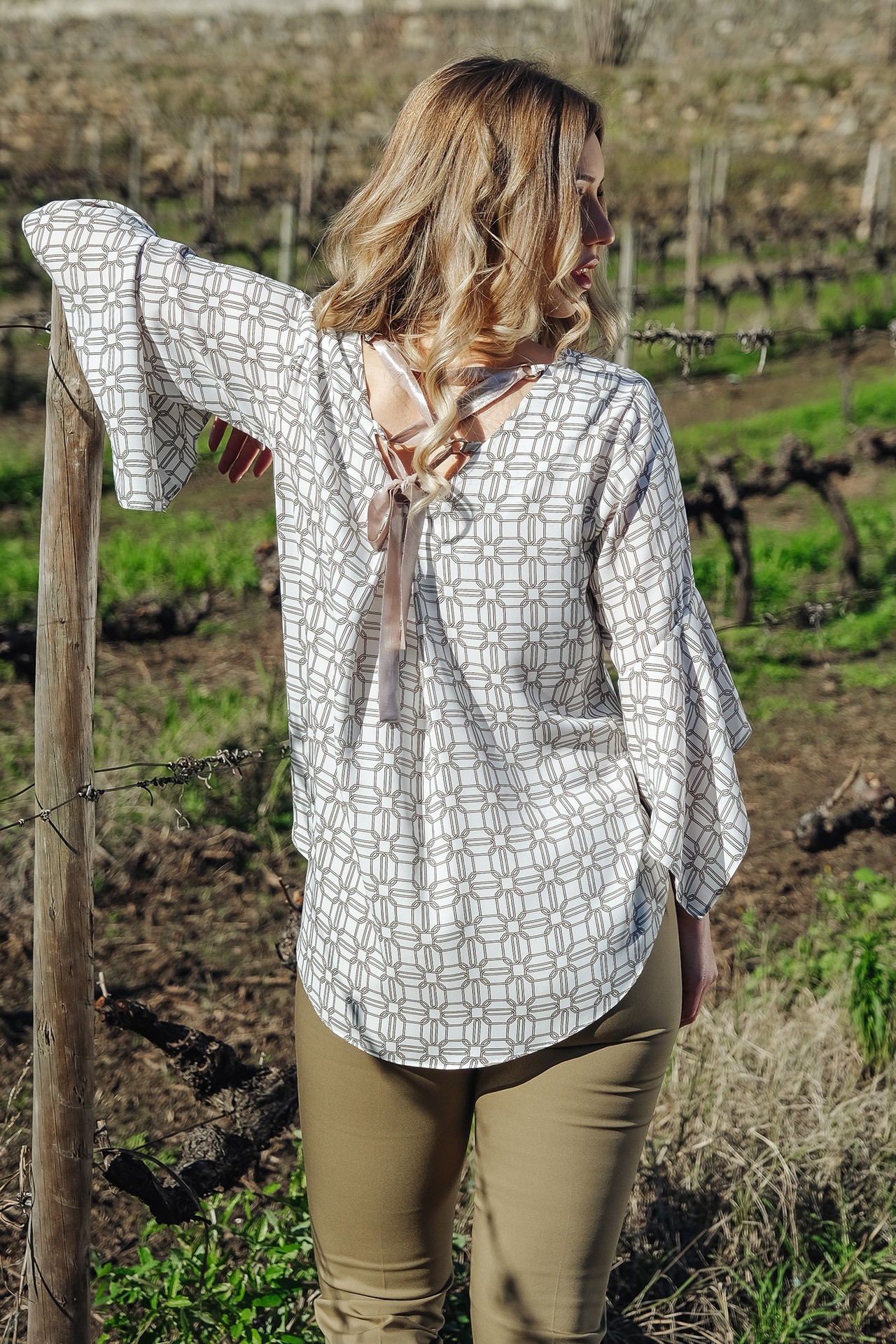 Blouse with back bow
