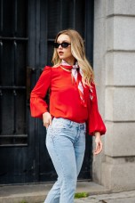 Round neck blouse with bubble cuffs 