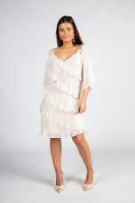 Vestido de alas e folhos