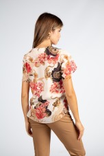 Blouse with ruffles and lined buttons