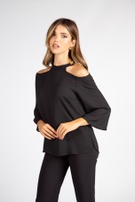 Blouse with open shoulders