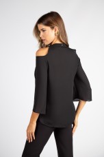 Blouse with open shoulders