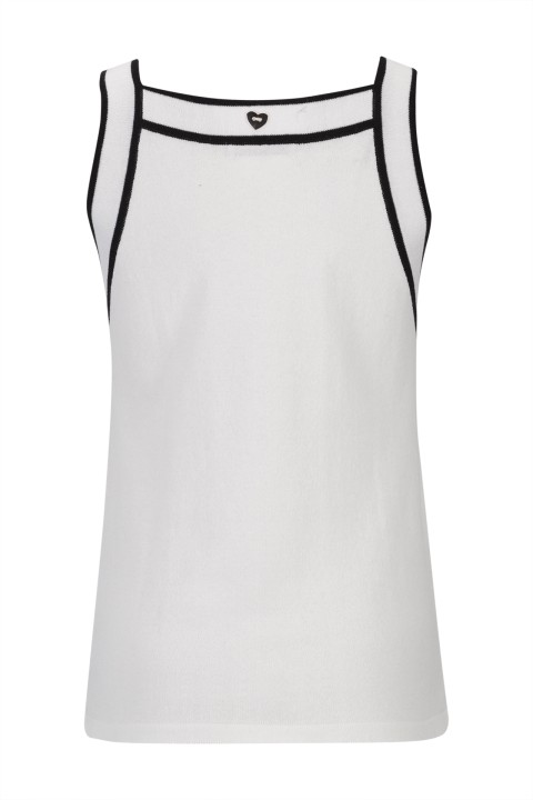 Top with contrasting details Top with contrasting details