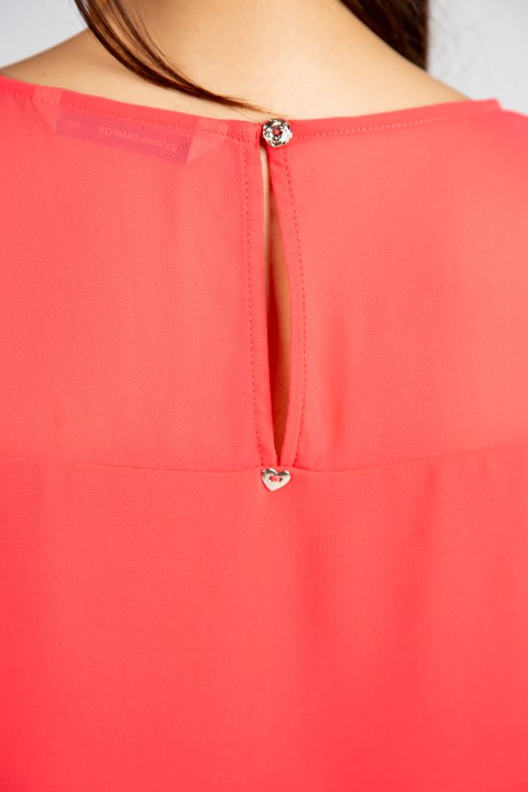 Blouse with overlapping layers Blouse with overlapping layers