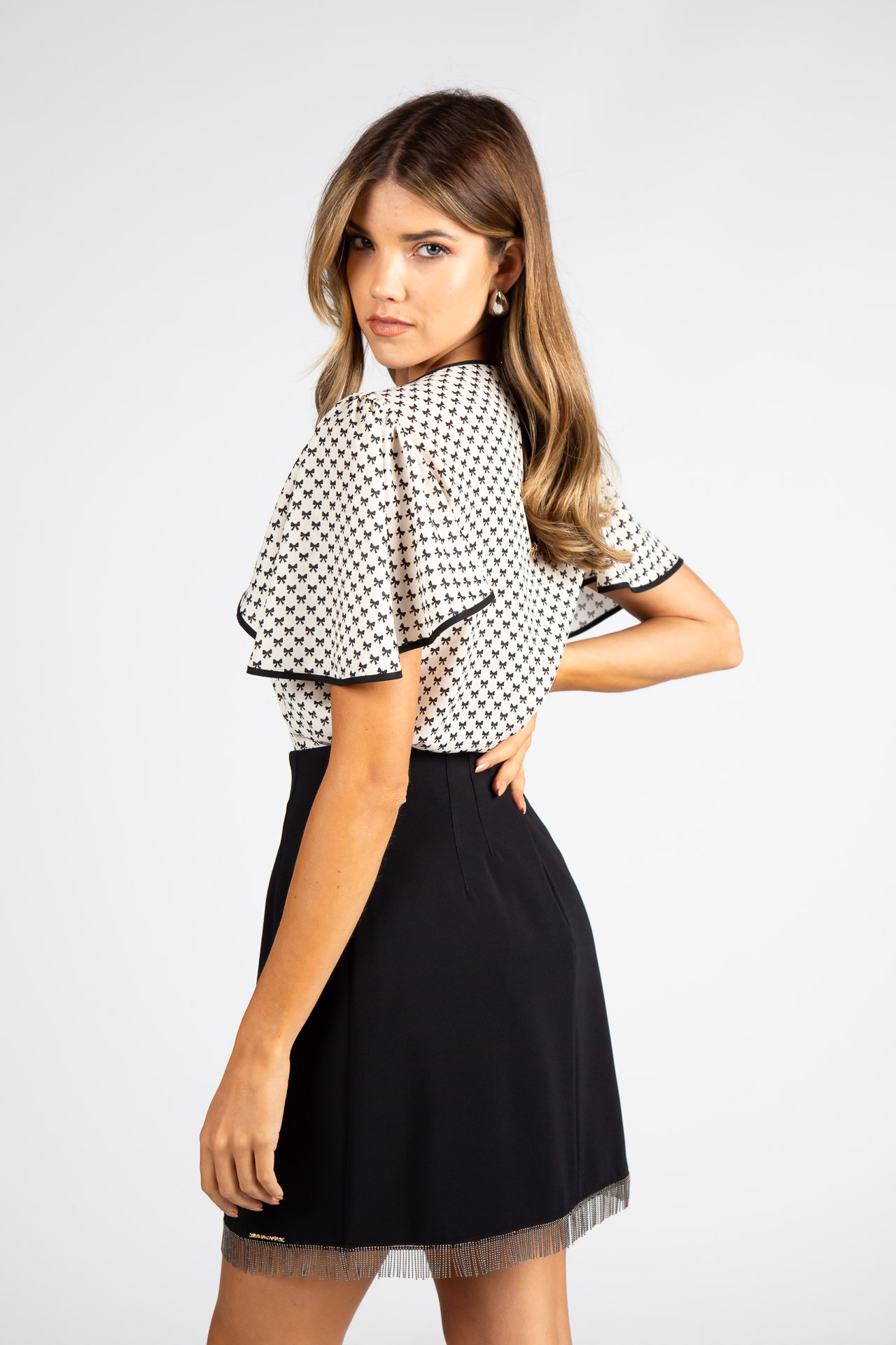 Short-sleeved blouse