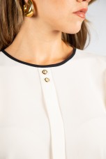 Short-sleeved blouse