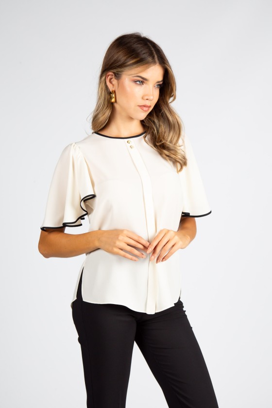 Short-sleeved blouse