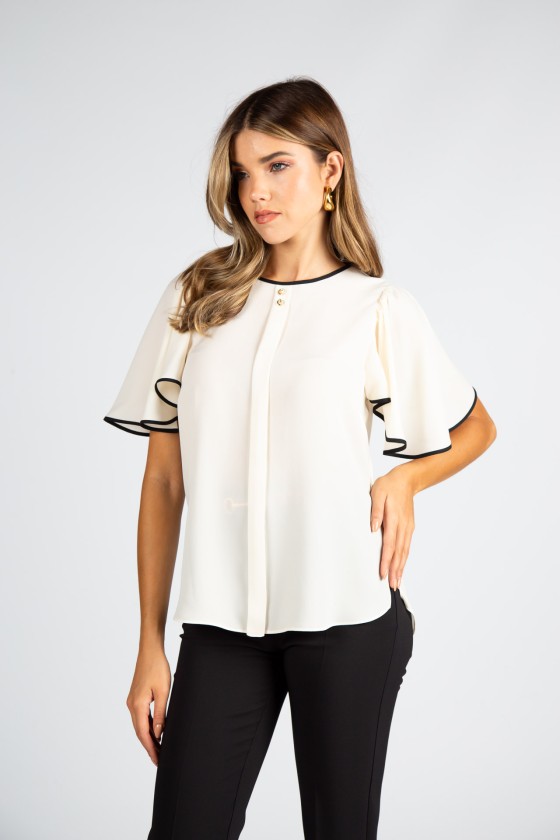 Short-sleeved blouse