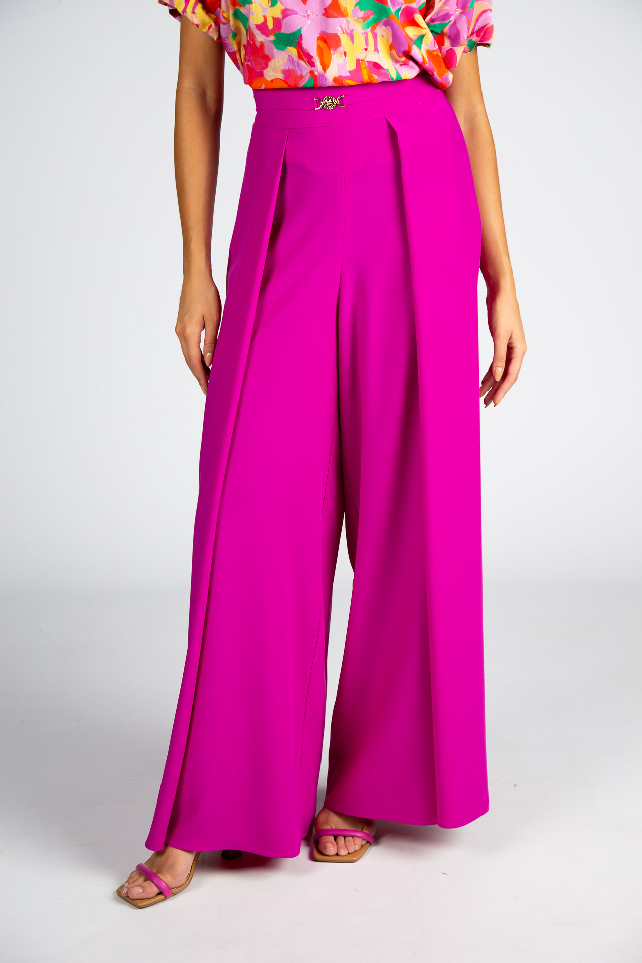 Pantalones con pliegues