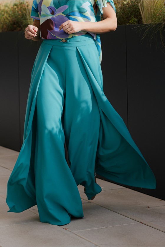 Pleated trousers