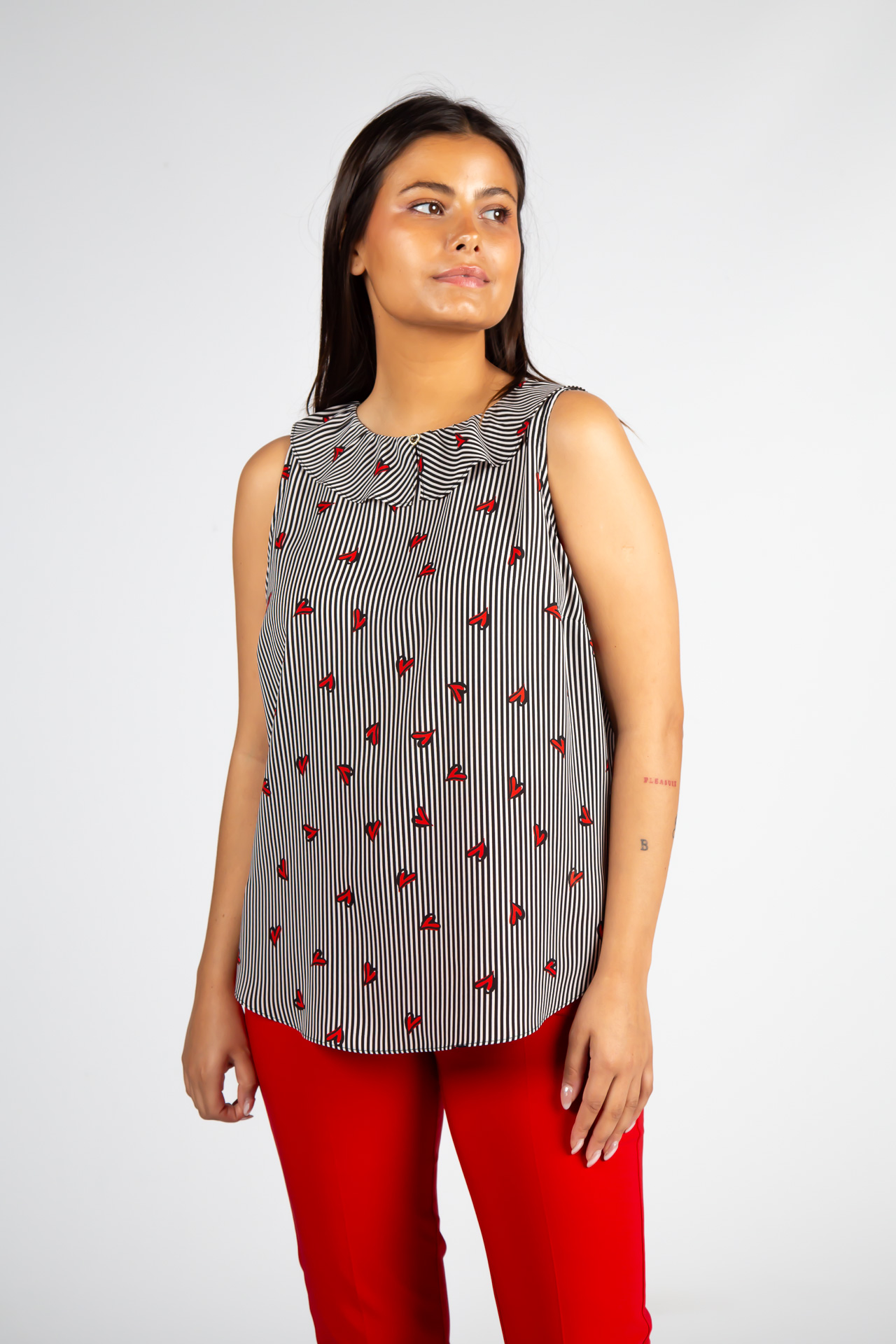 Sleeveless top with ruffle