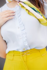 Short-sleeved blouse