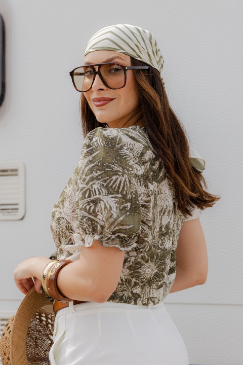 Short-sleeved blouse
