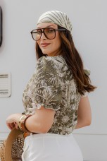 Short-sleeved blouse