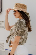 Short-sleeved blouse
