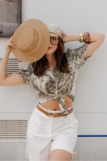 Short-sleeved blouse
