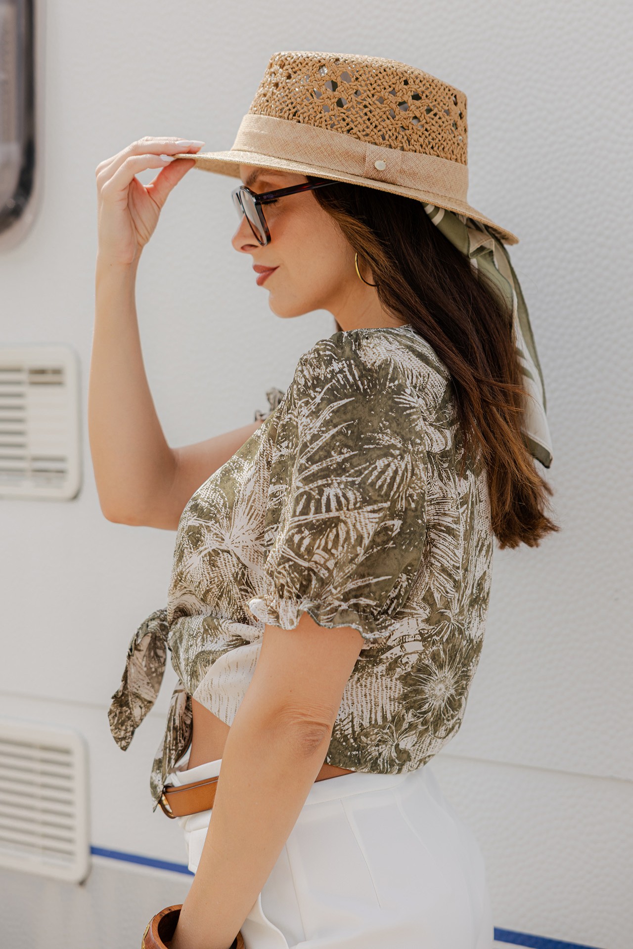 Short-sleeved blouse