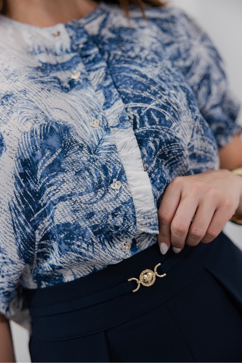 Short-sleeved blouse