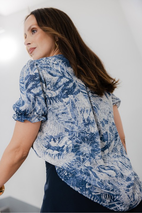 Short-sleeved blouse