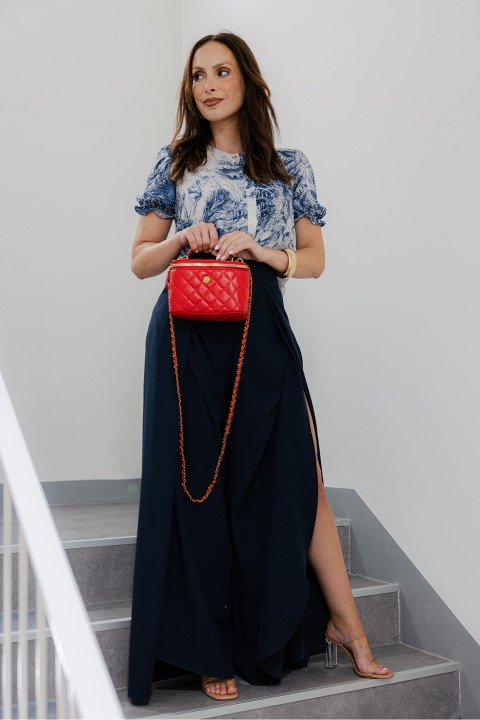 Short-sleeved blouse