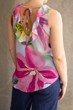 Sleeveless top with ruffle