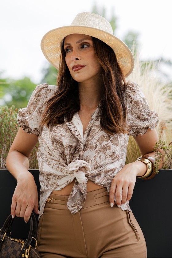 Short-sleeved blouse
