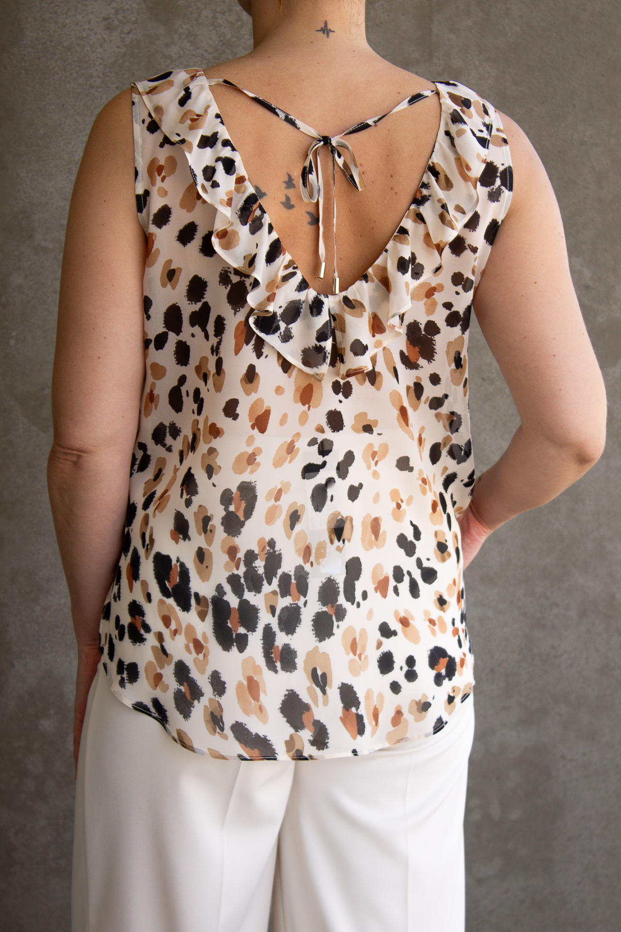 Sleeveless top with ruffle