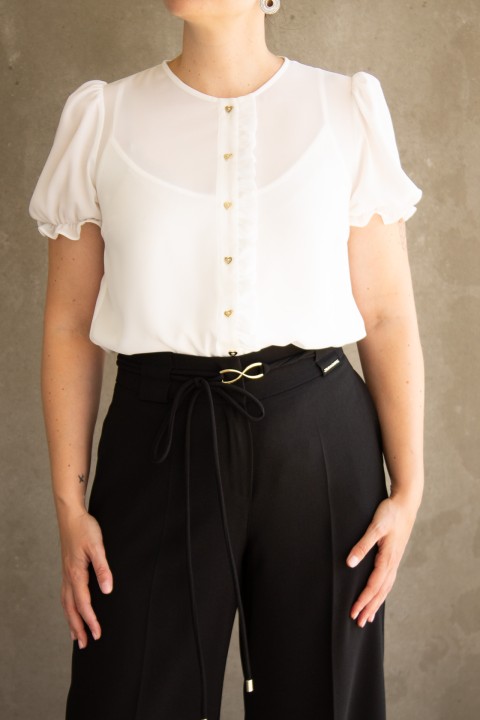 Short-sleeved blouse