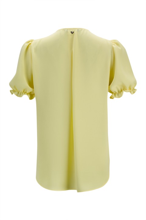 Short-sleeved blouse