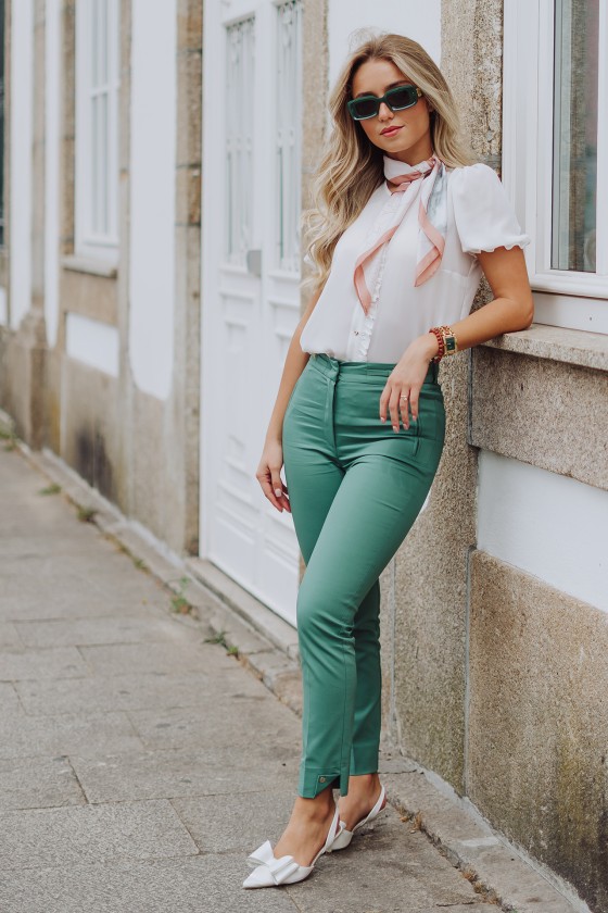 Short-sleeved blouse