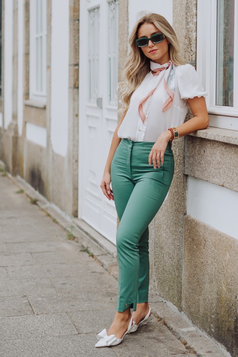 Short-sleeved blouse