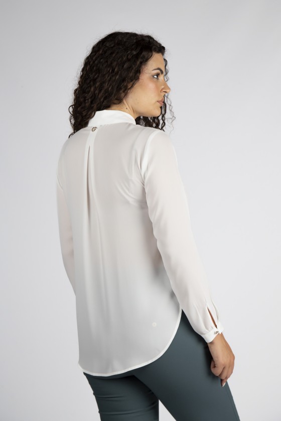 Blusa de corte clásico