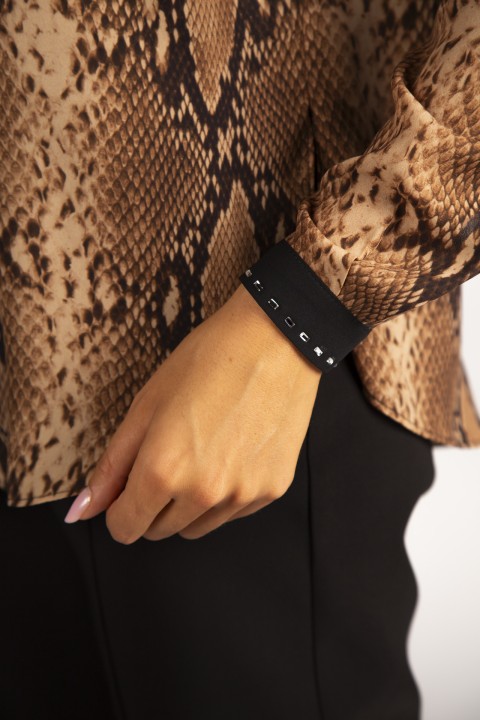 Blusa con escote en V y lazada