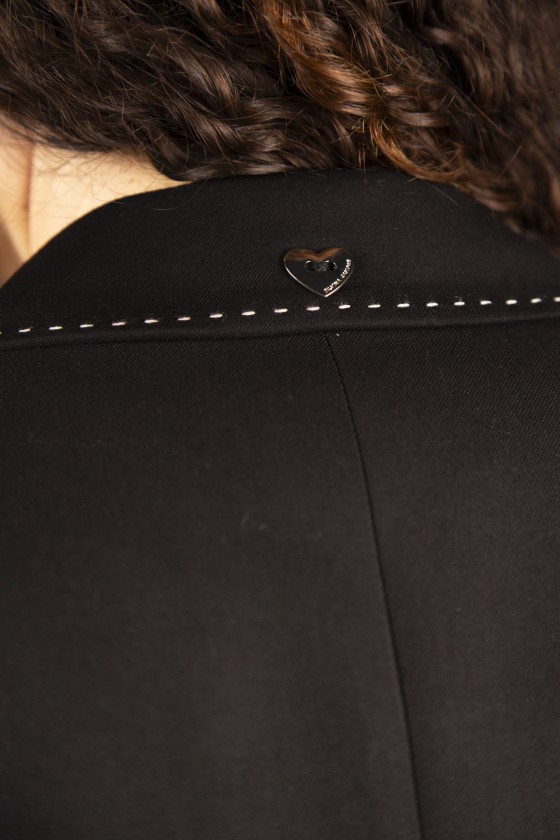 Chaqueta pespuntes en contraste