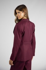 Contrasting topstitching detail blazer