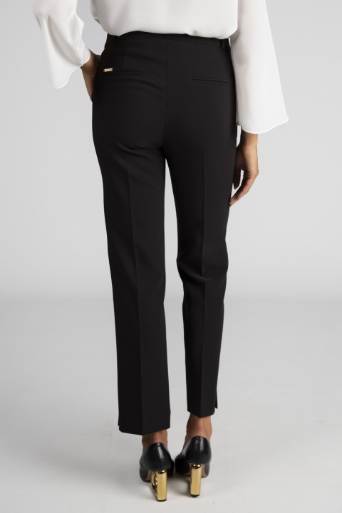 Pantalones con cinturilla asimétrica Pantalones con cinturilla asimétrica
