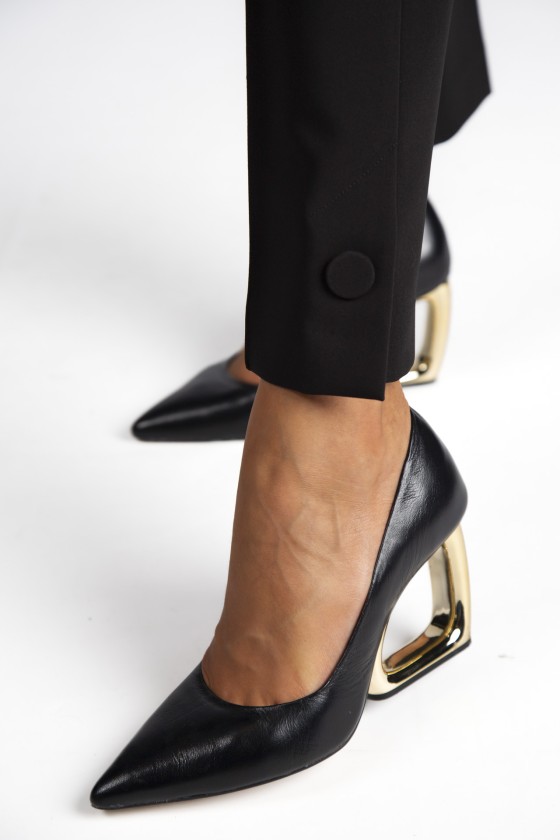 Pantalones con cinturilla asimétrica