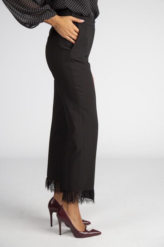 Pantalones con encaje