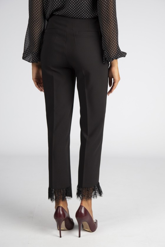 Pantalones con encaje