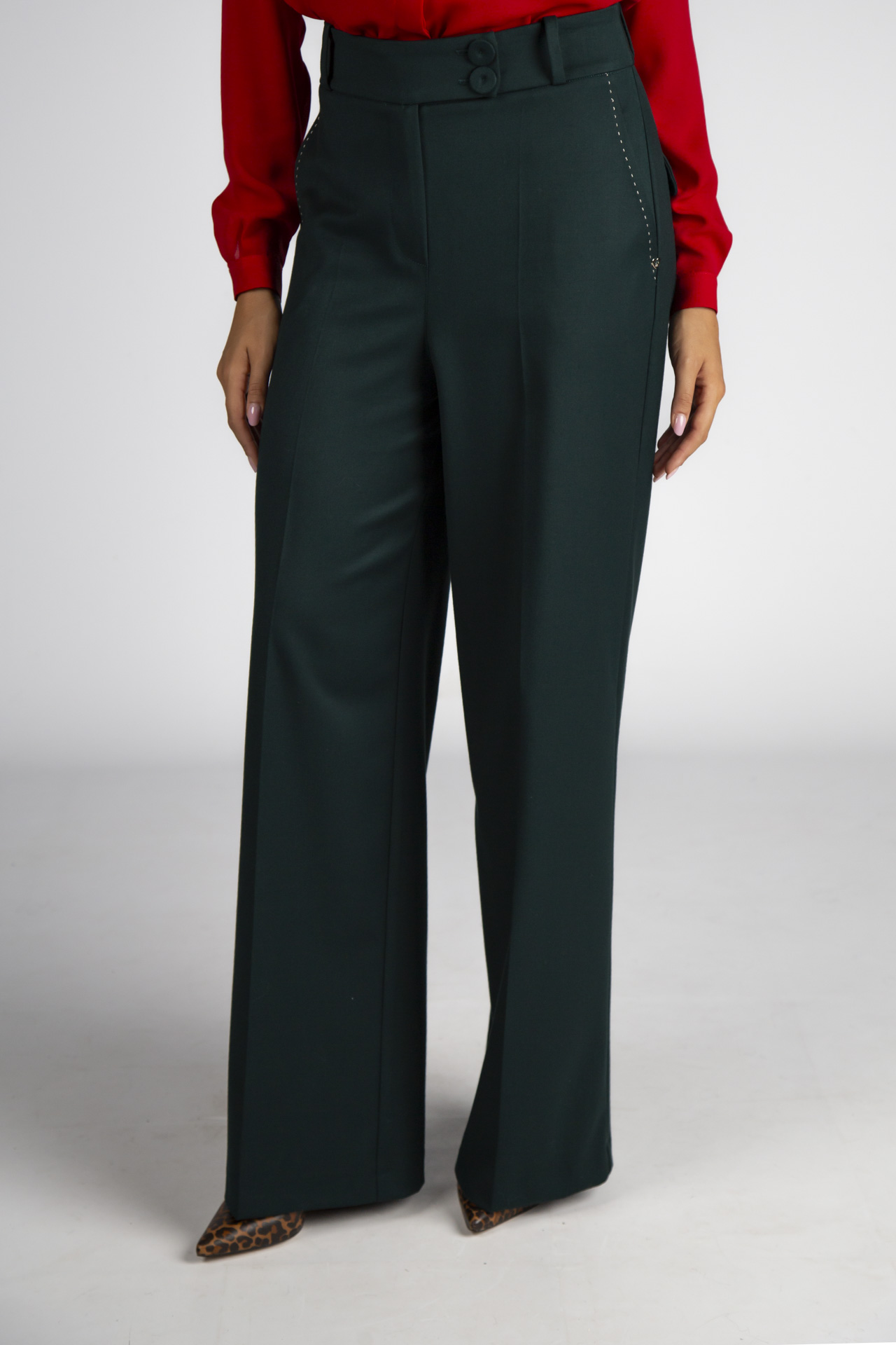 Trousers with contrasting topstitching detail