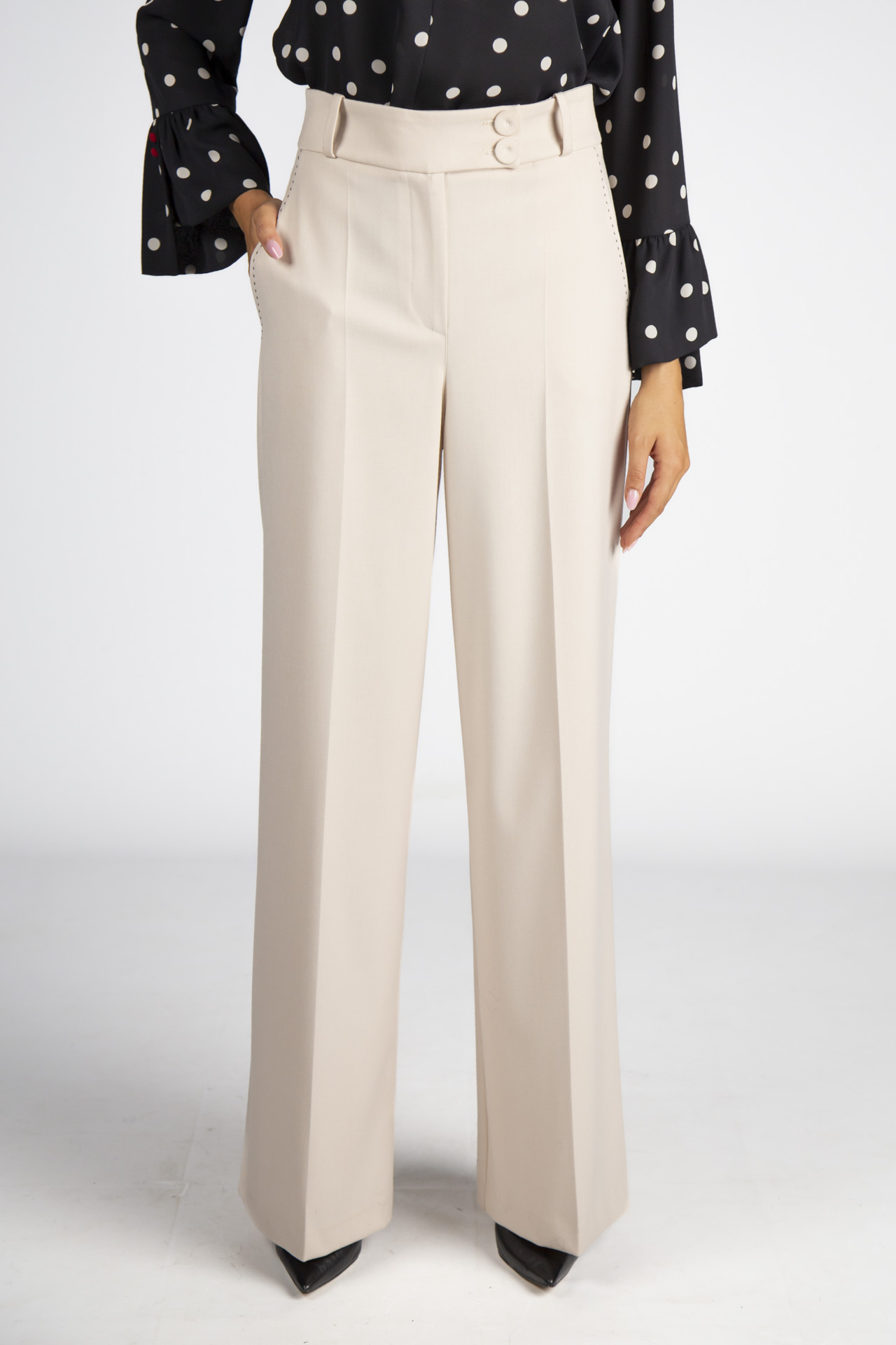 Trousers with contrasting topstitching detail