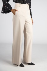 Trousers with contrasting topstitching detail